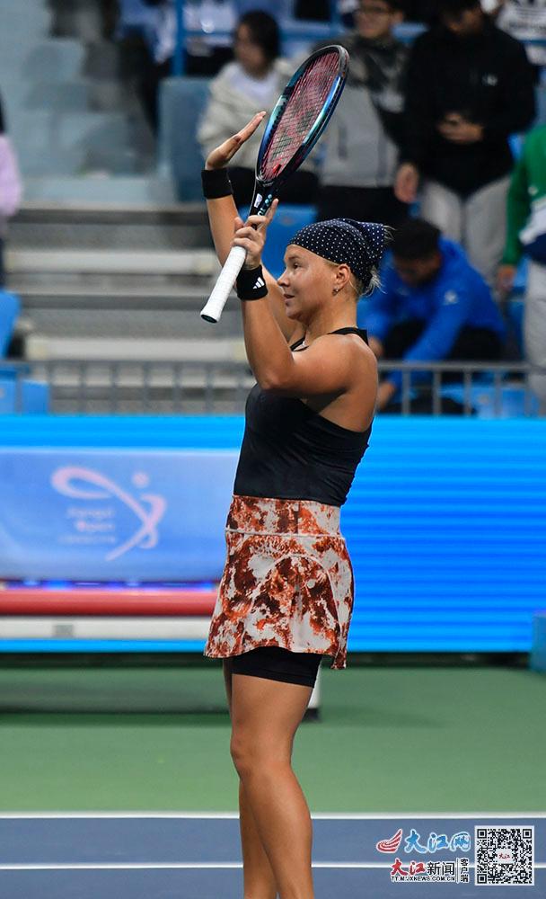 提供了具有 提供了具有