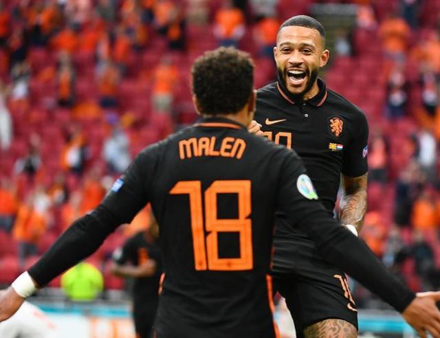 吸引上百名 吸引上百名